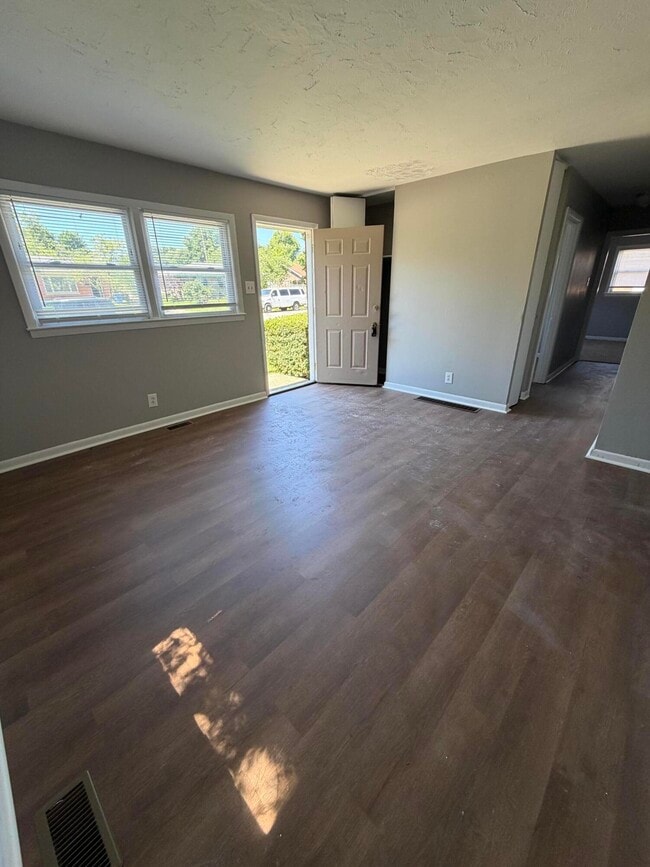 Photo - 1861 Dunkirk Dr