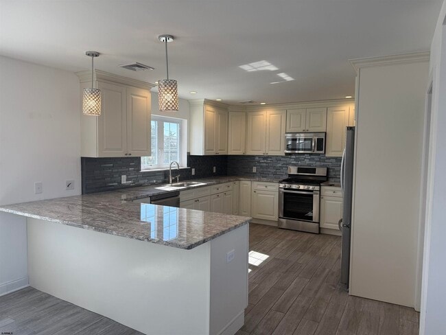 Photo - 101 W Beach Ave