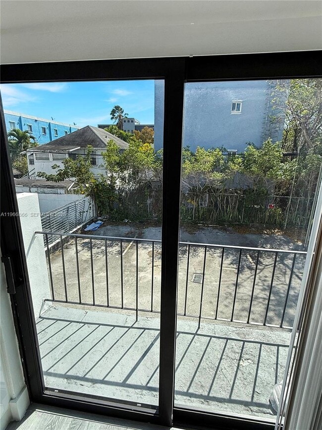 Photo - 852 SW 1st St Unidad 6