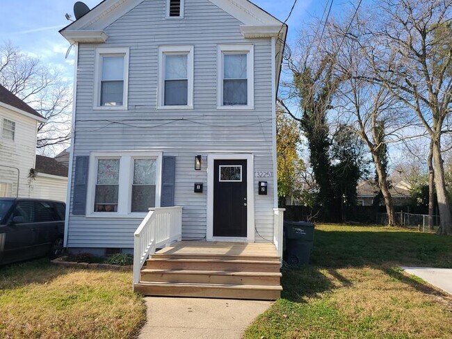 Photo - 3225 Lyons Ave