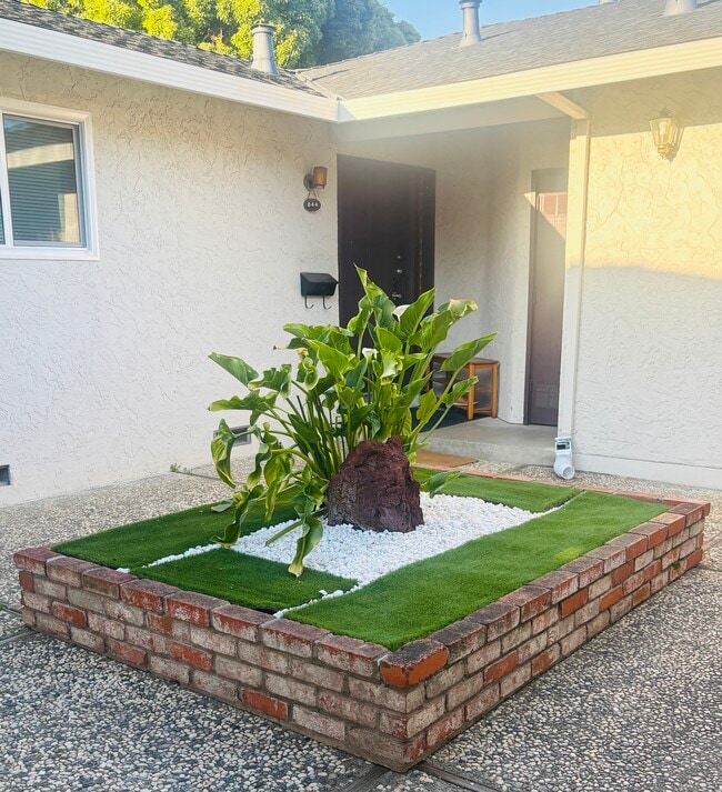 Photo - 844 Doyle Rd