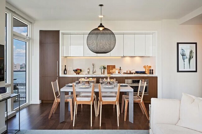 635 W 42nd St Unit 26S