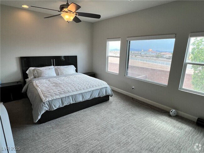 Building Photo - 8290 Hamilton Oaks St Rental