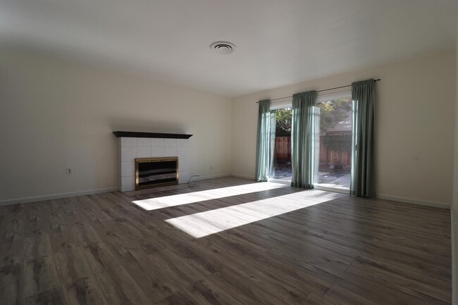 Photo - 1086 Springfield Dr