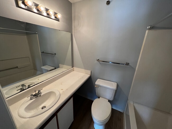 Photo - Room in Condo on Collegiate Cir