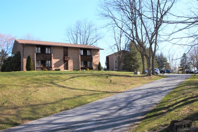Building Photo - 785 Radio Rd Unit 3