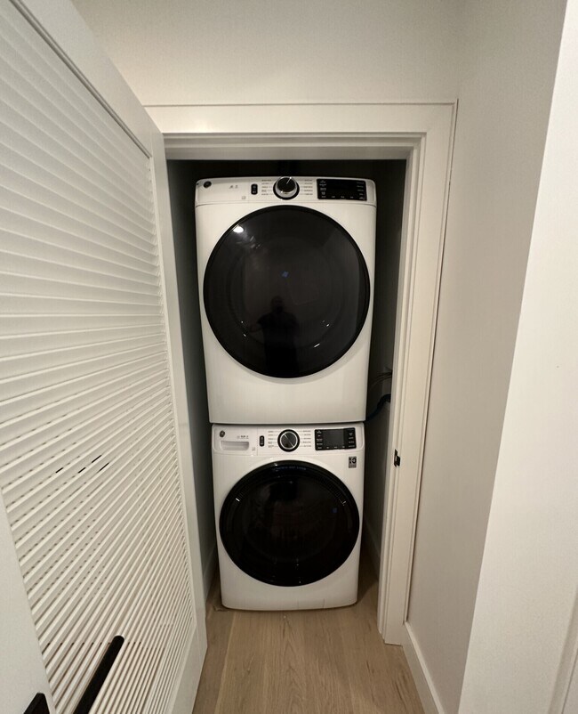 Photo - 56 Leo M Birmingham Pky Unidad 501