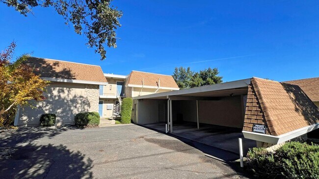 Photo - 146 Gibson St Unit 4