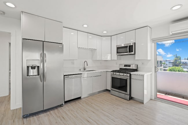 Photo - 249 S Coronado St Unidad 2