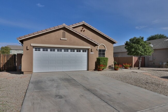Photo - 3 bedroom 2 bath home with a den in san tan valley!