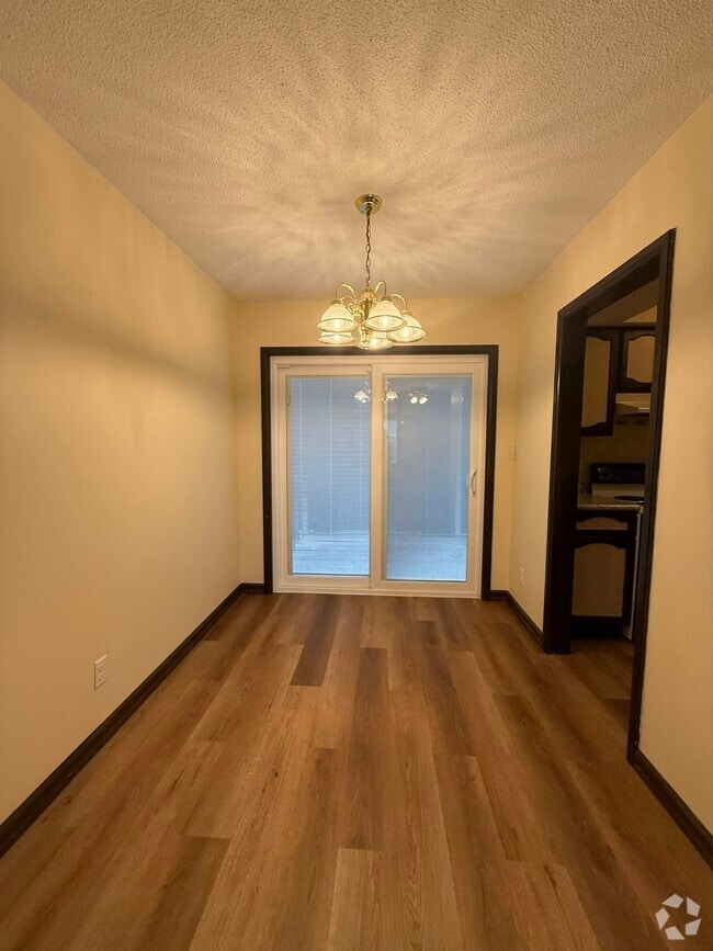 Building Photo - 725 N Stackman Dr Rental