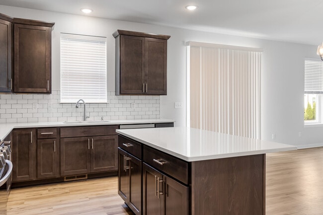 Photo - 1043 Juniper Ln