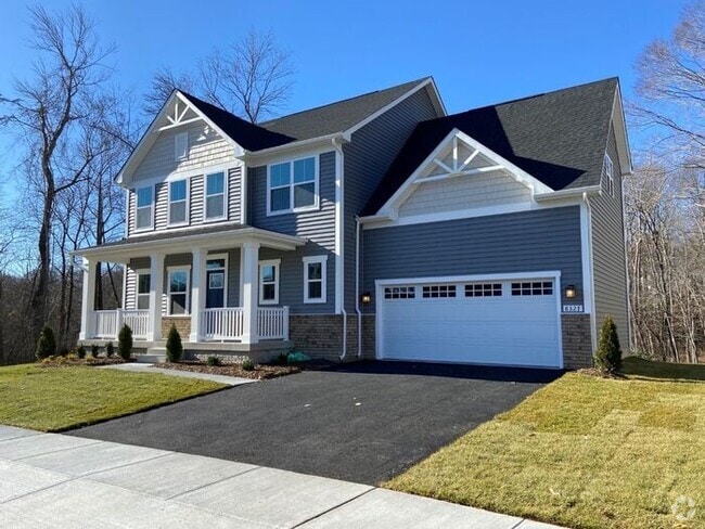 Building Photo - Like New Single-Family on Private Lot Rental