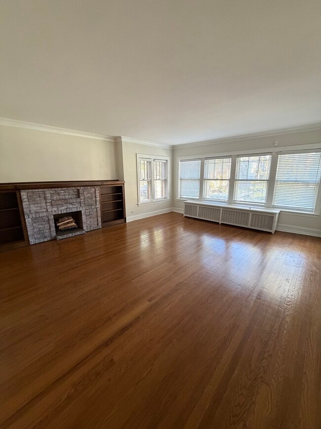 Building Photo - 6712 N Maplewood Ave Unit Maplewood 3rd floor