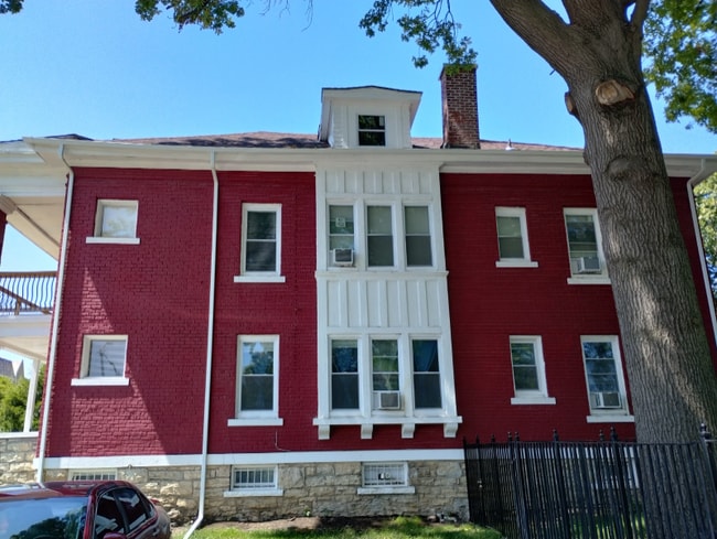2120 Linwood Blvd Unit 2120 E. Linwood Blvd
