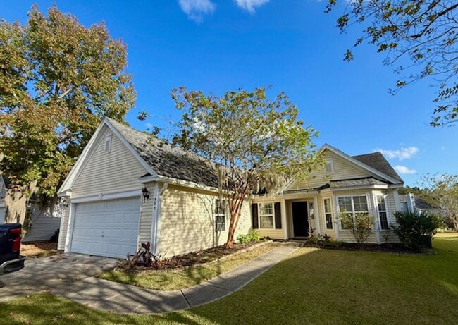 3 Bedroom 2 Bath House in Grand Oaks Plant... - 3 Bedroom 2 Bath House in Grand Oaks Plant...