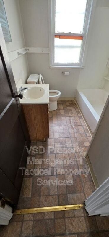 Photo - 12819 Edmonton Ave Unidad Down