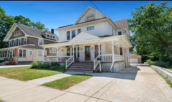 Building Photo - 611 S Hennepin Ave Unit 2 Rental