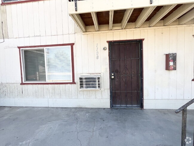 Building Photo - Merced: $975 1 bed 1 bath downstairs unit Rental