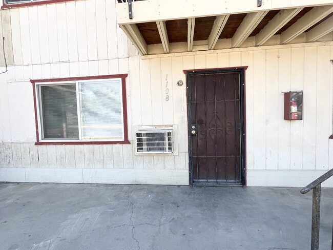 Merced: $975 1 bed 1 bath downstairs unit - Merced: $975 1 bed 1 bath downstairs unit Apartment