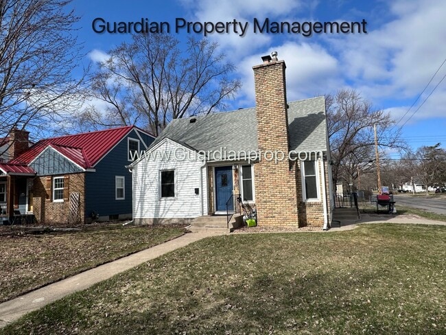 Building Photo - St Louis Park Single Family Home, Fenced In yard, Washer/Dryer, 1 Car Garage