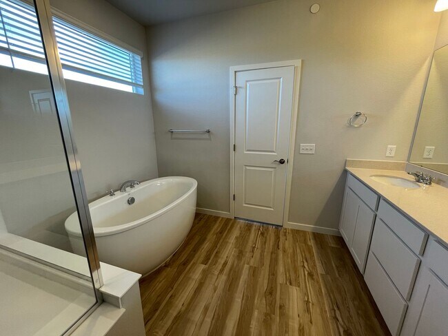 Photo - 1361 Brookfield Pl