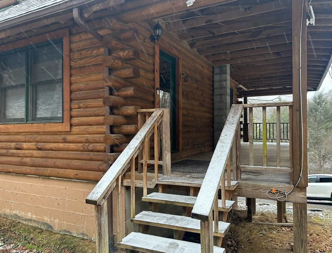 Photo - 573 Centre St