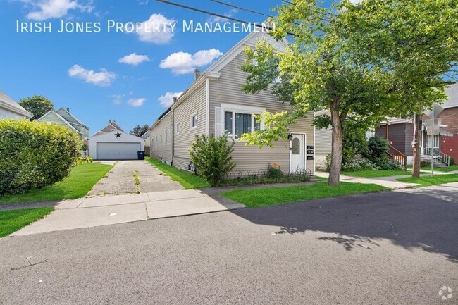 Building Photo - 47 Fredro St Unit Upper Rental