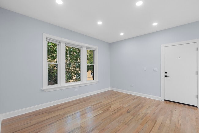 Photo - 3805 W Belle Plaine Ave