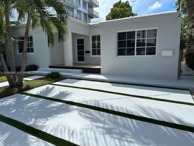 Building Photo - 7820 Carlyle Ave