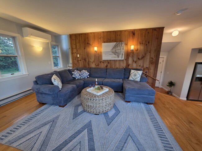 7 Arnold Ave