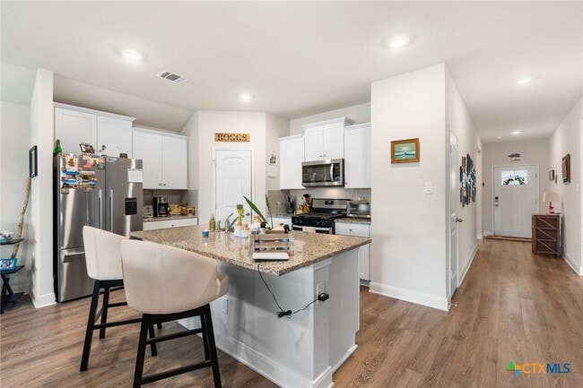 Photo - 1444 Acorn Wood
