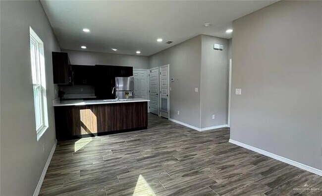 4301 Walnut Ave Unit 4