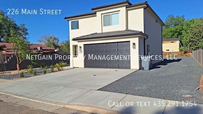 Photo - 226 N Main St