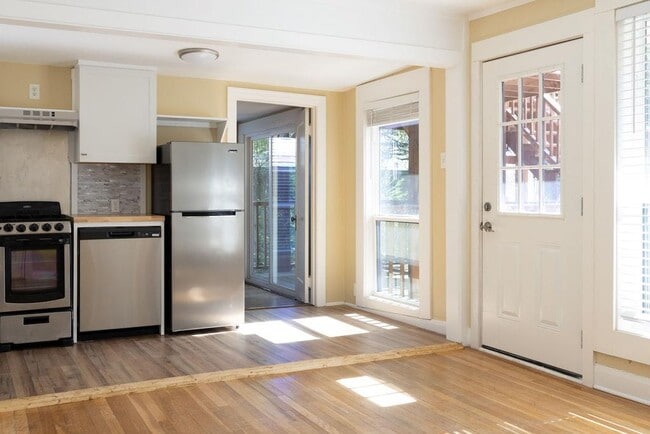 Photo - 1115 Enfield Rd Unit C