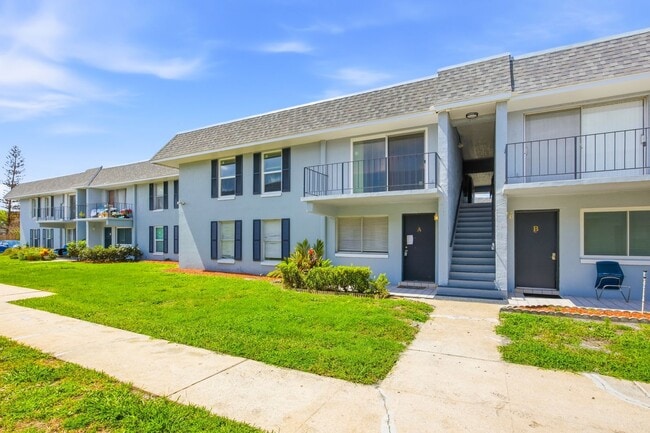 Two bedroom & Two bathroom Condo with balcony and laundry facilities - Two bedroom & Two bathroom Condo with balcony and laundry facilities