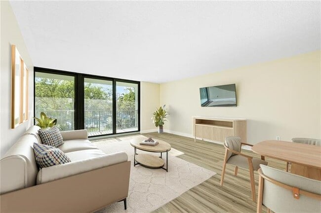 Photo - 1101 River Reach Dr Unidad 202