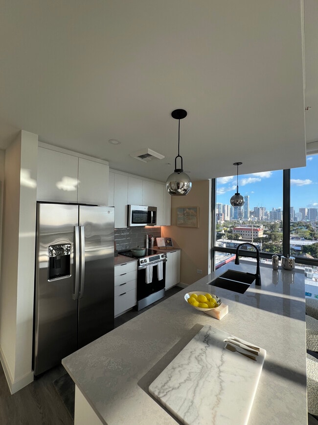 Photo - 153 NW 31st St Unidad B2