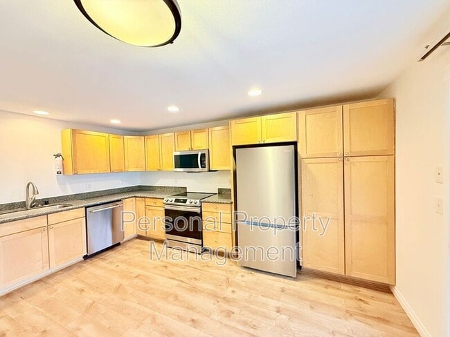Building Photo - 5413 NE 34th St Unit A