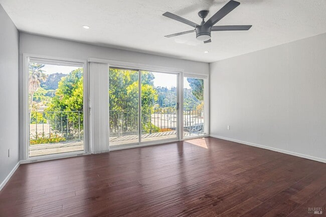 Photo - 363 Eden Roc Dr