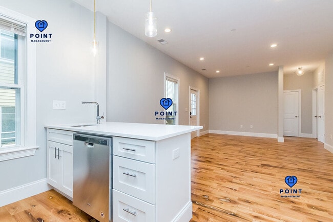 Photo - 244 Leyden St Unidad 2