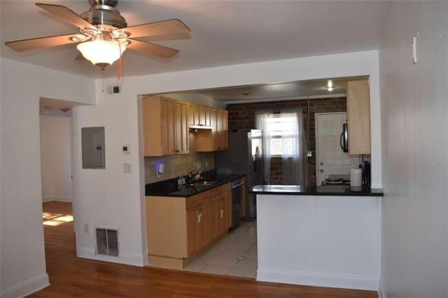 Photo - 24 Daniel St SE