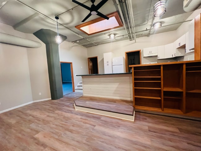 Photo - 311 N 8th St