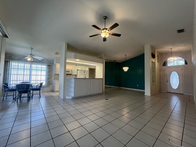 Photo - $2,095 ** AVAIL 9/1/25 ** LAKE SUZY ** 3 B...