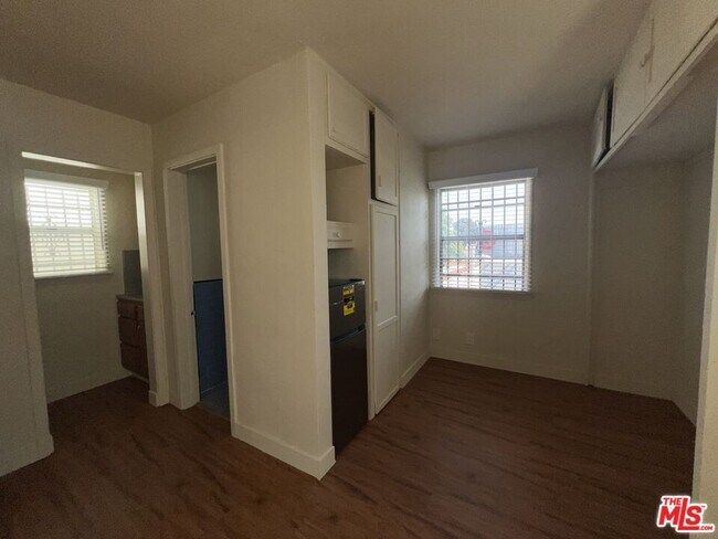 1306 1/2 S Mansfield Ave