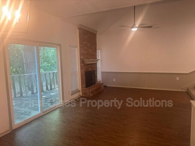 Photo - 1404 Mary Lee Ln