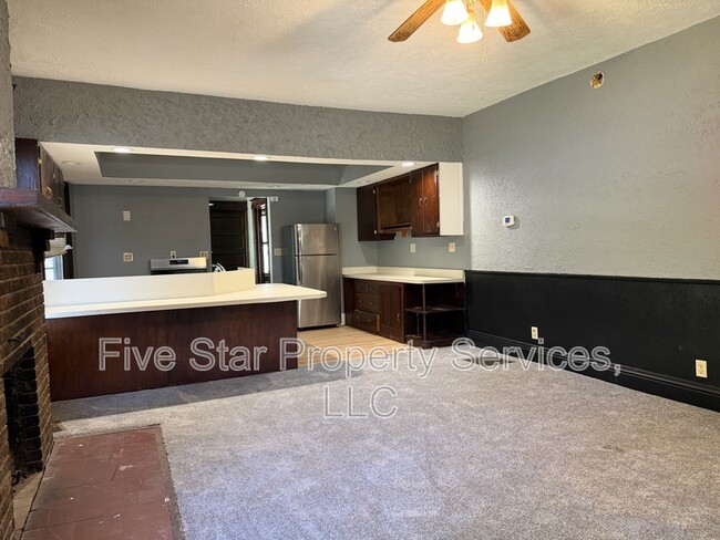 Photo - 229 W Allen St