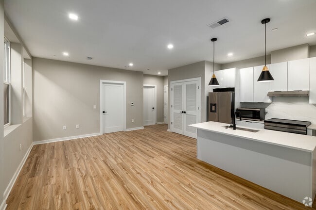 2BR, 2BA - 990SF - Living Room