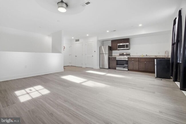 Photo - 6036 Market St