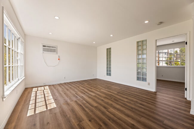 Photo - 801 S Burnside Ave Unit A